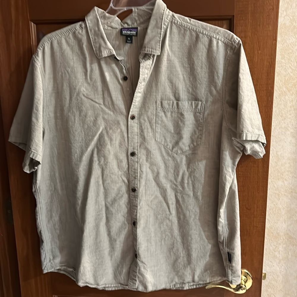 Patagonia Men’s Short Sleeve Shirt, Size XL